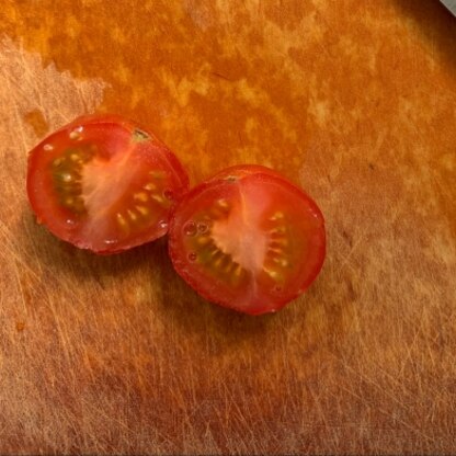 ちょっと熟しすぎたトマトもこの切り方だと潰さず切れました♪ありがとうございます(*´꒳`*)